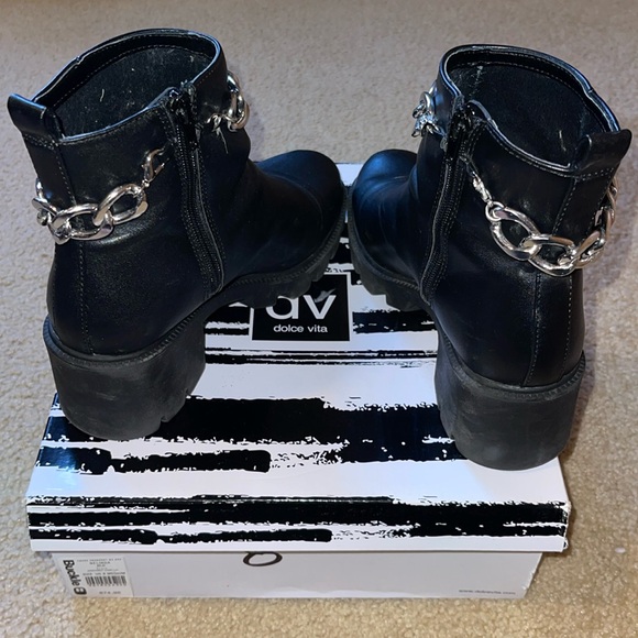 Dolce Vita Nelinda Chelsea Ankle Boot - Picture 7 of 10